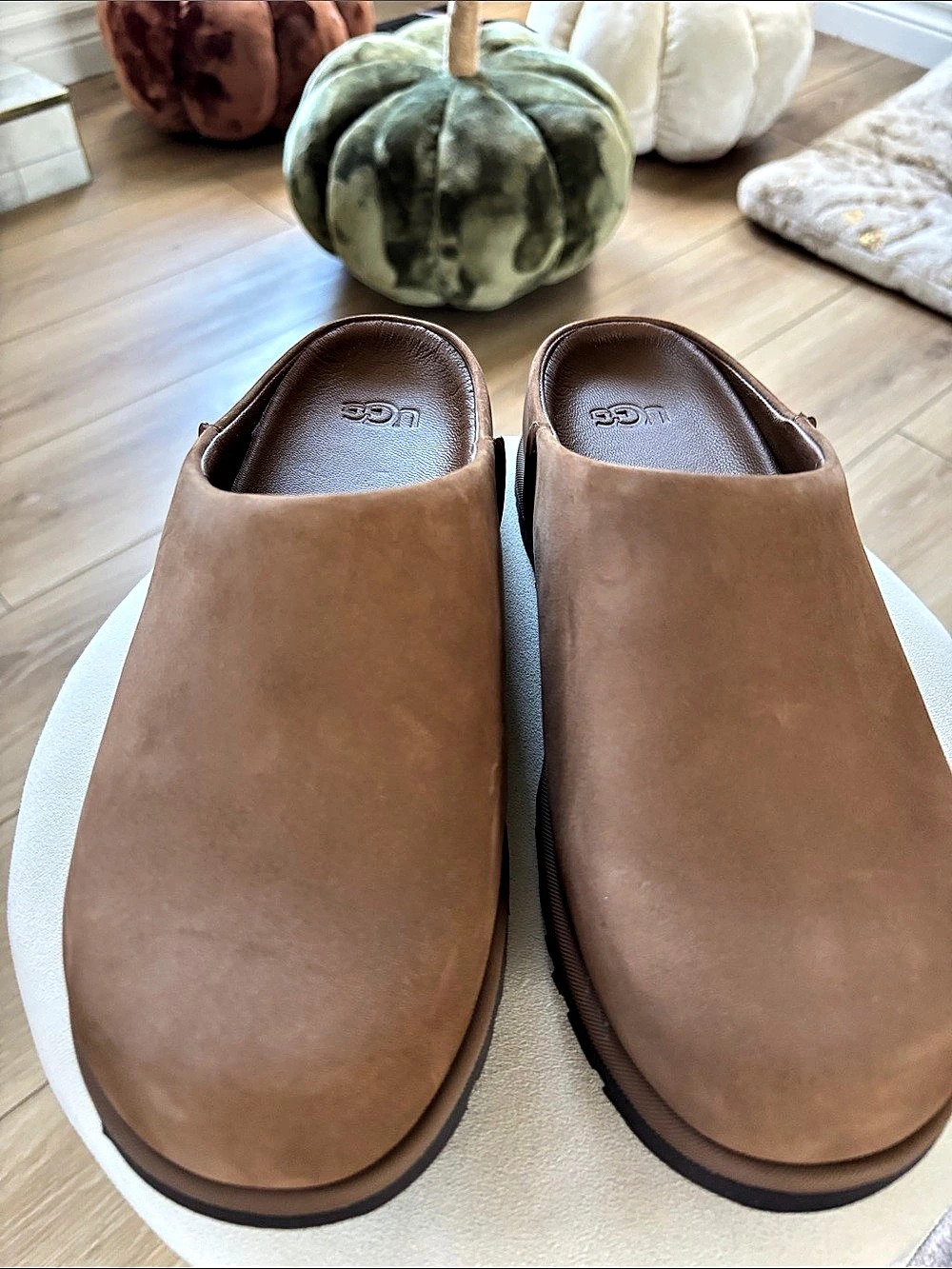 UGG Otzlo Clog Clogs Brown US 7.5 Like New